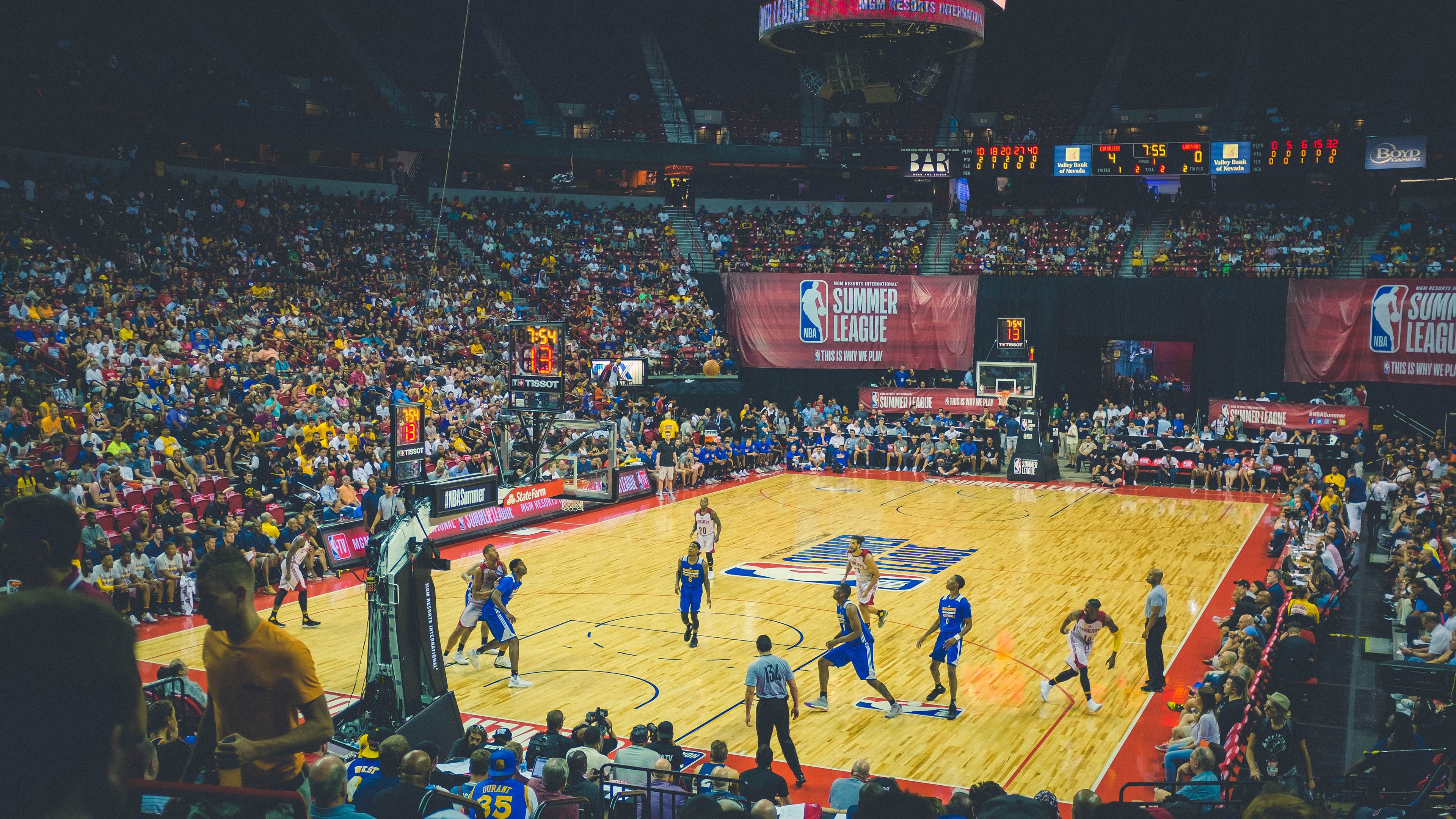 哈斯鏖战迈凯伦，诺里斯如何扛起全队前行？